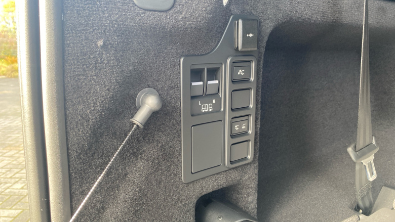 Land Rover Discovery 3.0 D350 Dynamic SE 5dr Auto Diesel Station Wagon